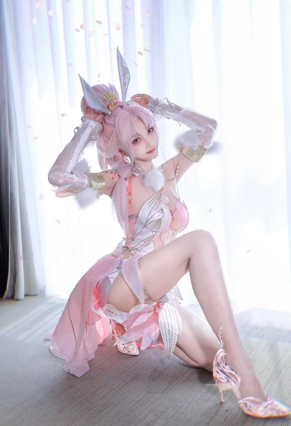 Ảnh cosplay mặc bikini đậm chất ecchi