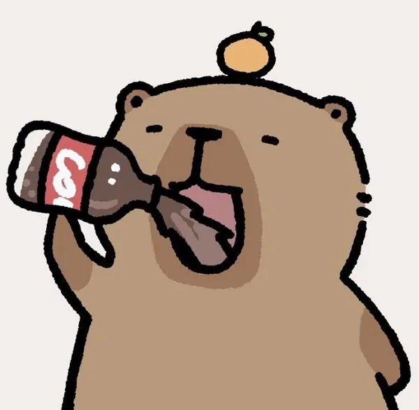 Có một con gấu đang cầm chai bia