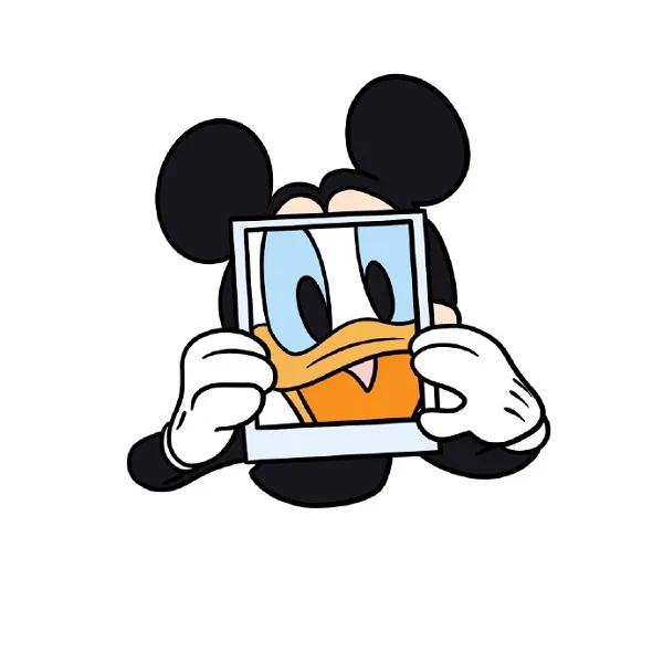 Có một hình ảnh của con chuột mickey đang giữ bức tranh