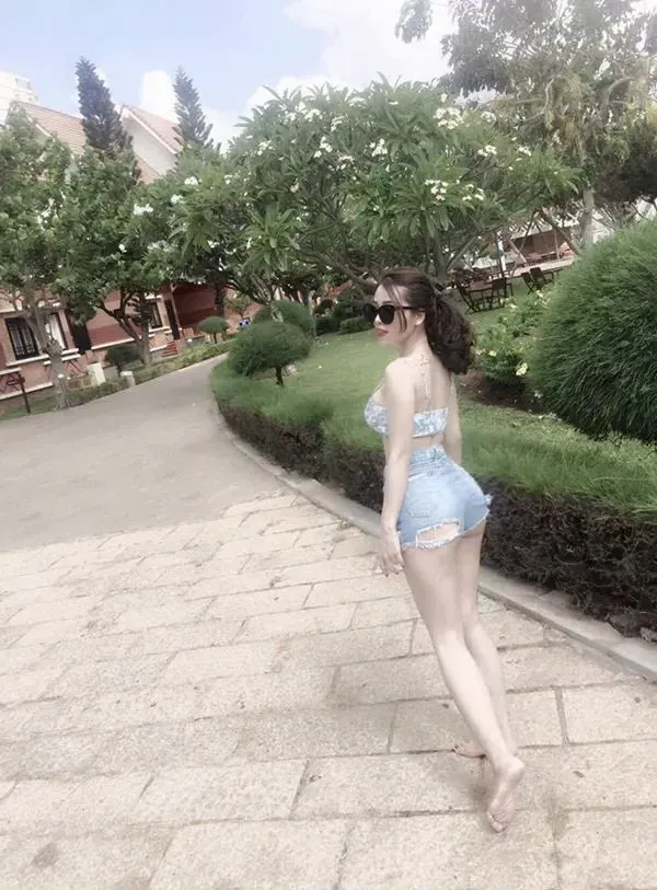 Chiêm Ngưỡng Gái Đẹp Mặc Bikini Cực Sexy Với Mông To
