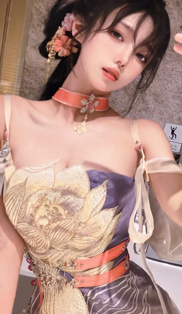 Cosplay gái xinh làm lòi mắt