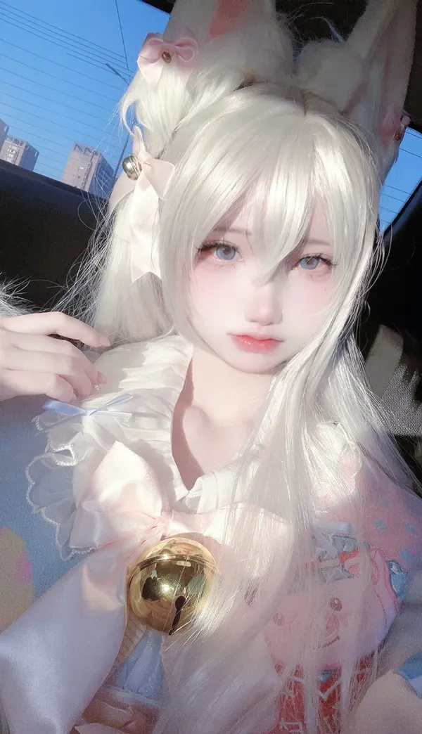 Cosplay nhân vật hoạt hình nửa kín nửa hở
