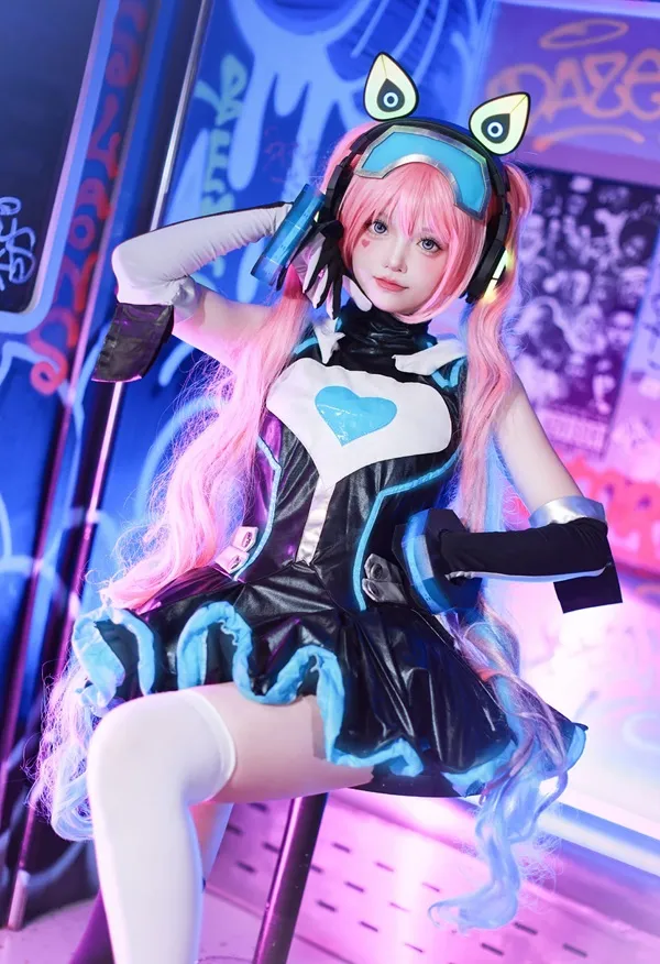 Cosplay nhân vật hoạt hình sexy hút triệu lượt xem