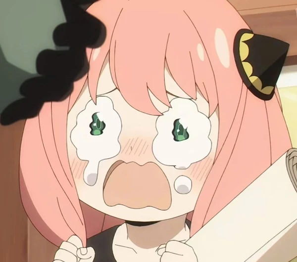 Một cô gái có mái tóc hồng và đôi mắt xanh crying meme