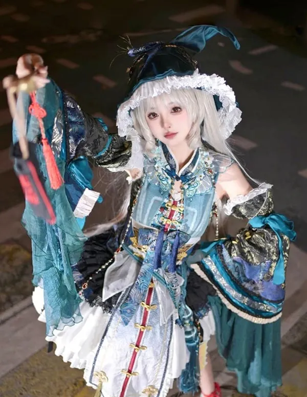 Gái cosplay anime khiến người xem nghẹt thở