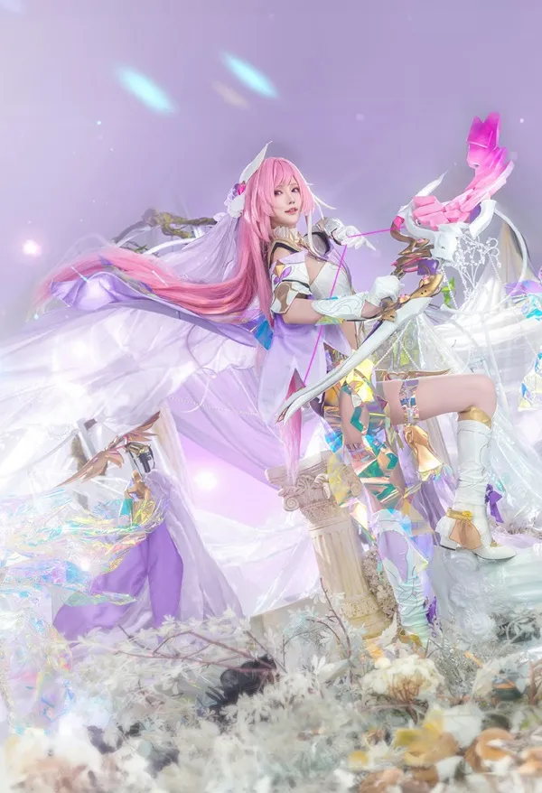 Gái cosplay sexy làm người xem mất máu