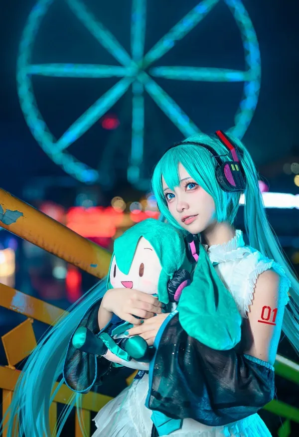 Gái Nhật Bản cosplay nửa kín nửa hở