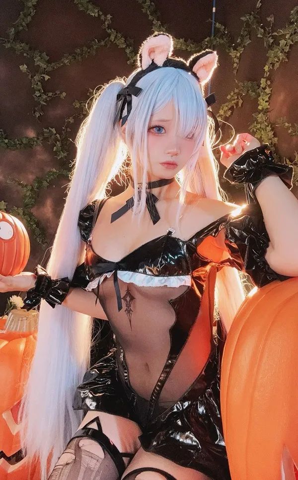 Gái Nhật Bản cosplay trong bộ đồ đậm chất ecchi