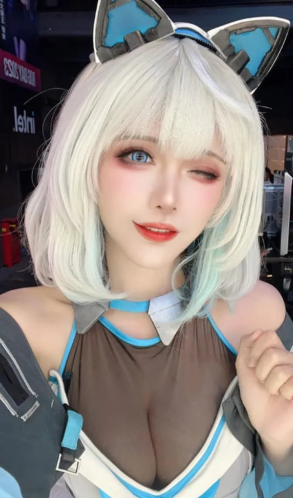 Gái Nhật cosplay khoe vòng 1 nóng bỏng