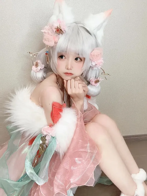 Gái Nhật cosplay mặc đồ siêu mỏng