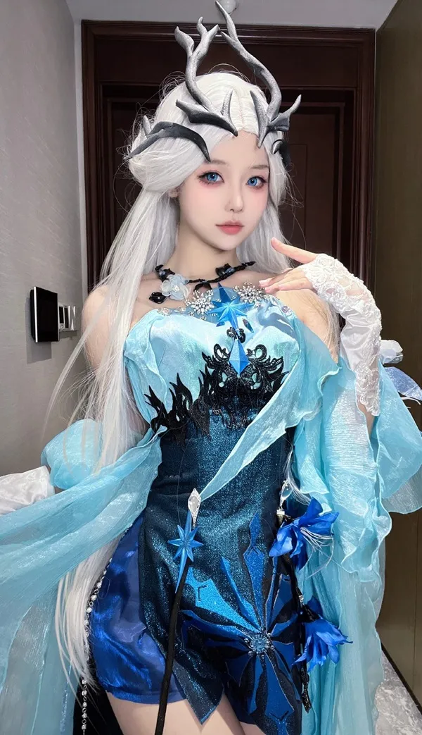Gái xinh cosplay gợi cảm trong mọi tư thế