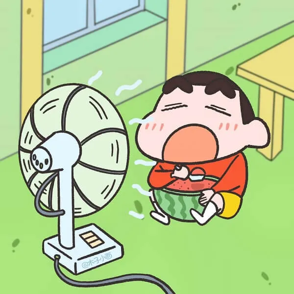 Hình ảnh hoạt của một cậu bé thổi dưa hấu trước người hâm mộ