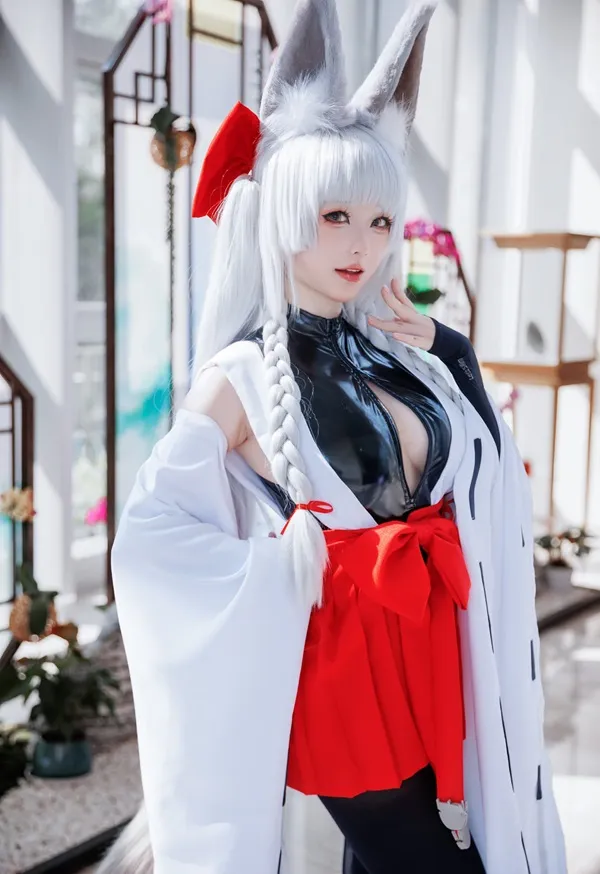 Hình gái Nhật cosplay vòng 3 căng đầy