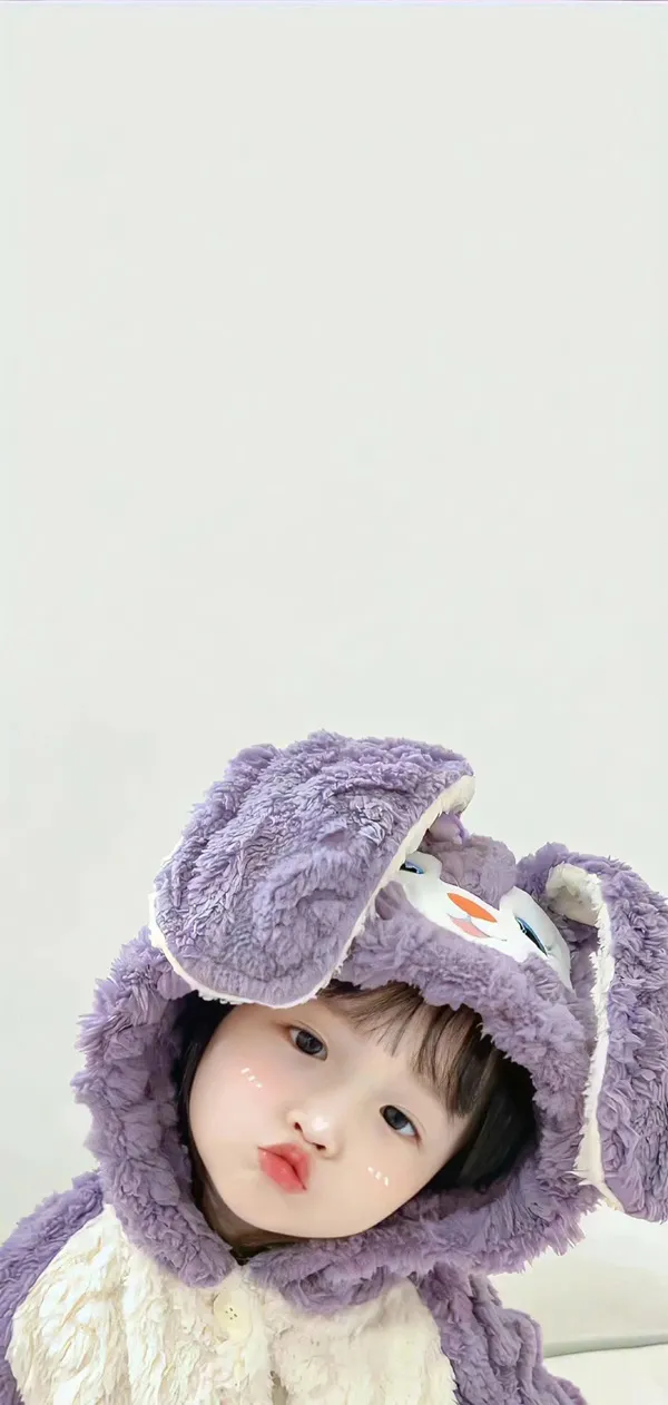 Hình nền màu tím Một con búp bê mặc trang phục Bunny màu tím