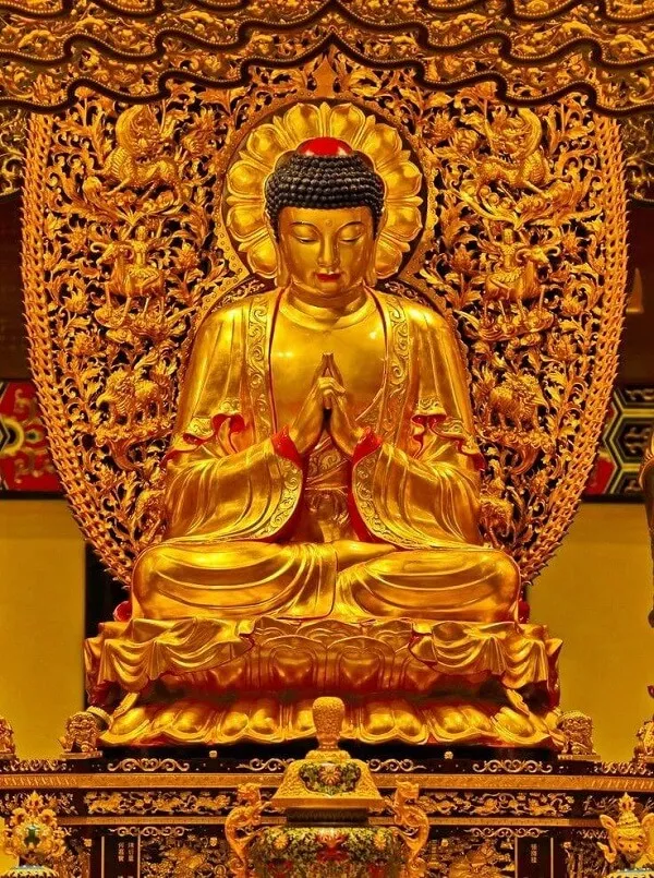 Một bức tượng Phật vàng trong hình nền phật một ngôi đền