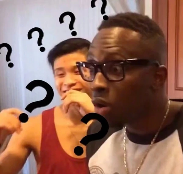 Hai người đàn ông đang nói chuyện với nhau meme bất ngờ