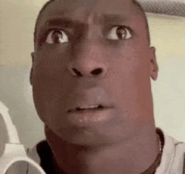 Một người đàn ông với áo sơ mi trắng và cà vạt đen meme bất ngờ