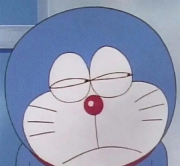 một nhân vật hoạt hình với áo sơ mi màu xanh và mũi đỏ meme doraemon