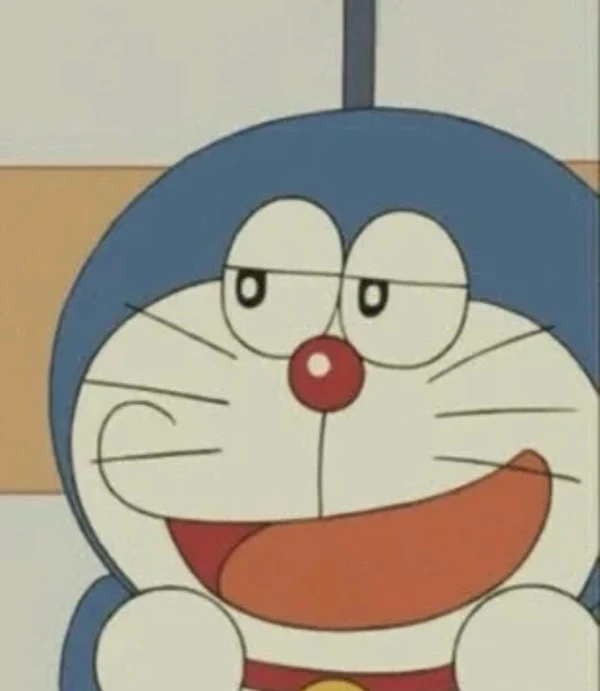 một nhân vật hoạt hình với chiếc mũ màu xanh và mũi đỏ meme doraemon