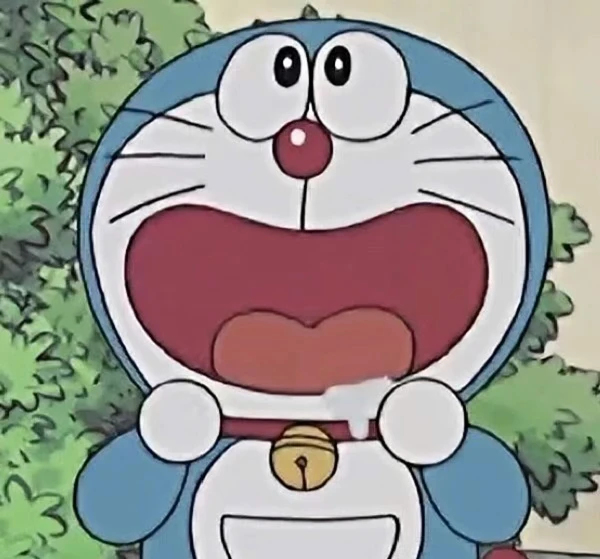 Một nhân vật hoạt hình với một nụ cười lớn meme doraemon