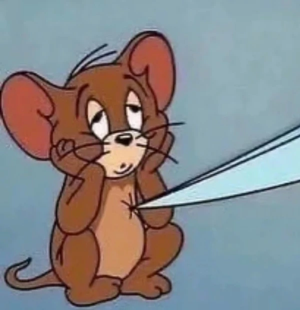 meme tom and jerry - Một con chuột hoạt hình đang cầm một con dao trong tay