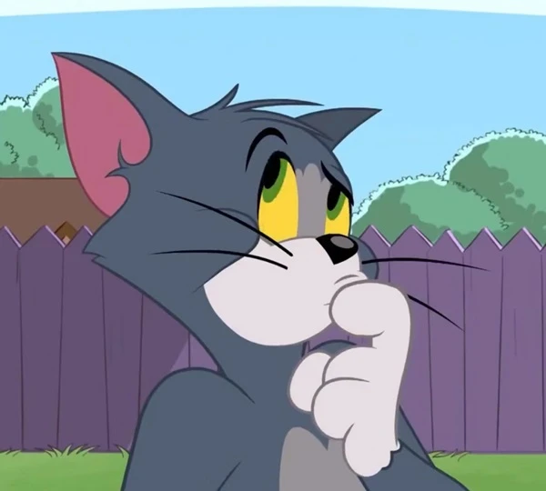meme tom and jerry - Một con mèo hoạt hình với đôi mắt màu vàng và một con mèo đen với đôi mắt màu vàng
