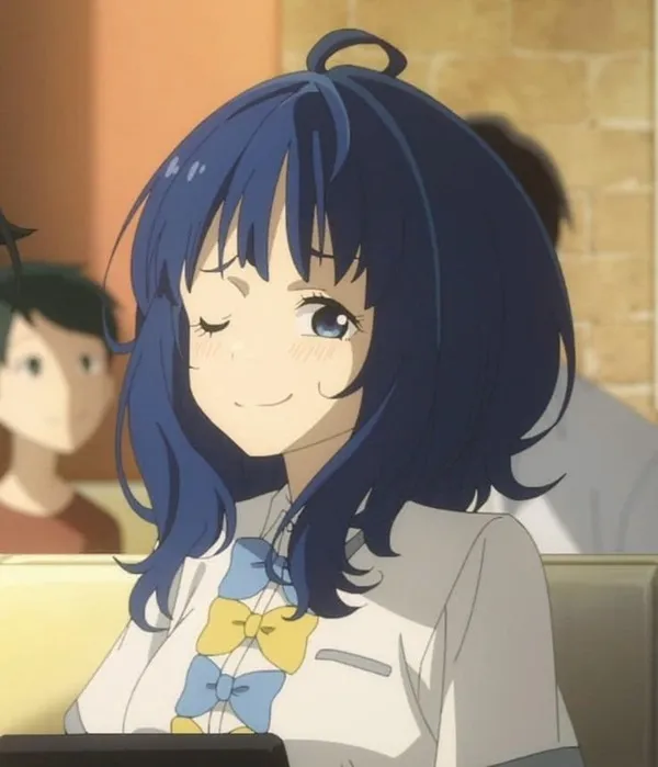 Ảnh anna yanami cute cô gái anime với mái tóc xanh ngồi trước máy tính xách tay