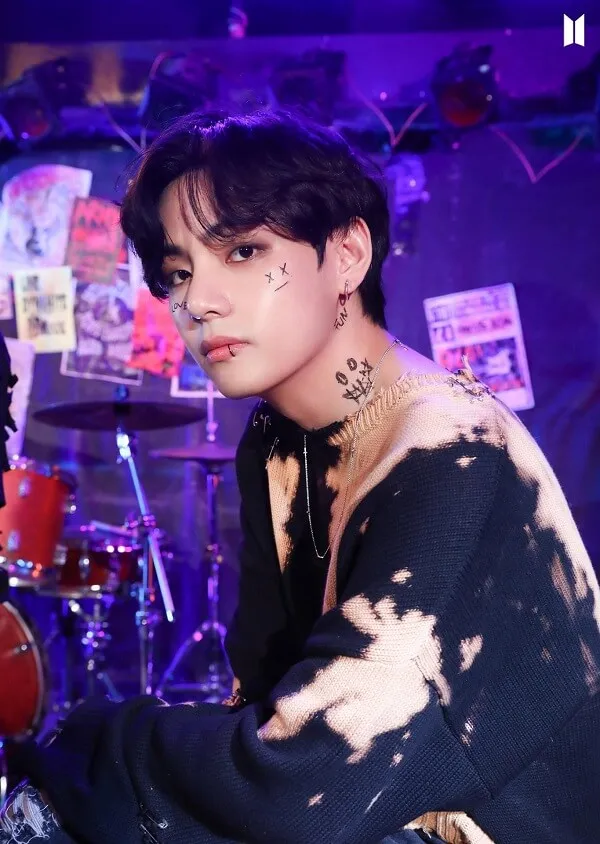 Ảnh bts đây là hình của một người đàn ông có xăm trên cổ