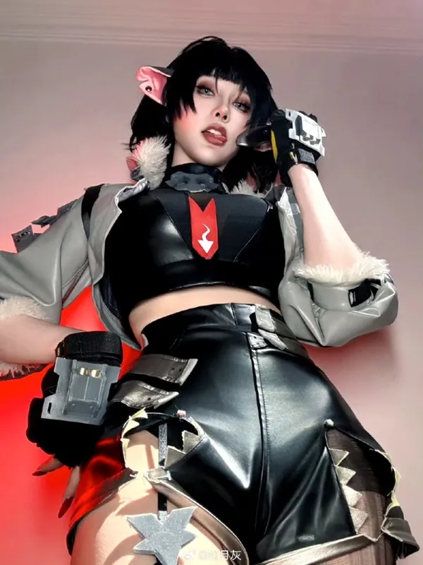 Ảnh jane doe cute có một người phụ nữ đang tạo ra khẩu súng trong tay