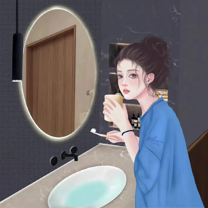 Có một người phụ nữ đang đứng trước gương phòng tắm