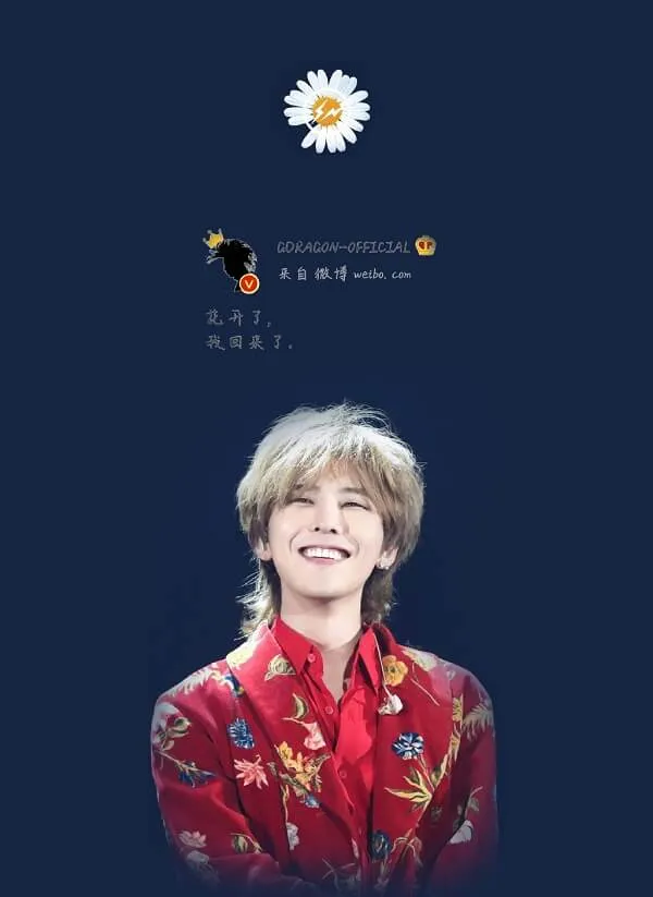 Ảnh của g-dragon có một người đàn ông mặc áo đỏ với bông hoa trên sơ mi