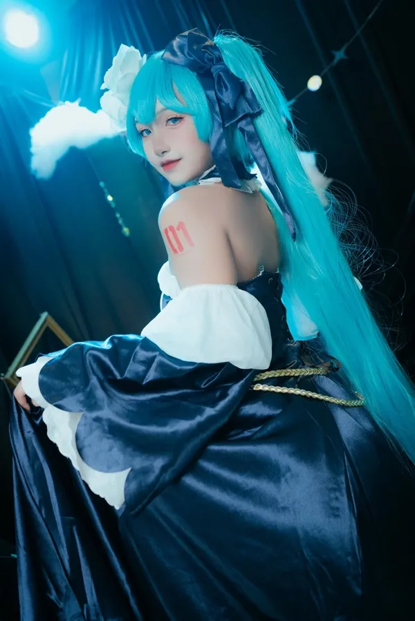 Ảnh sex hatsune miku có một người phụ nữ mái tóc dài màu xanh chụp