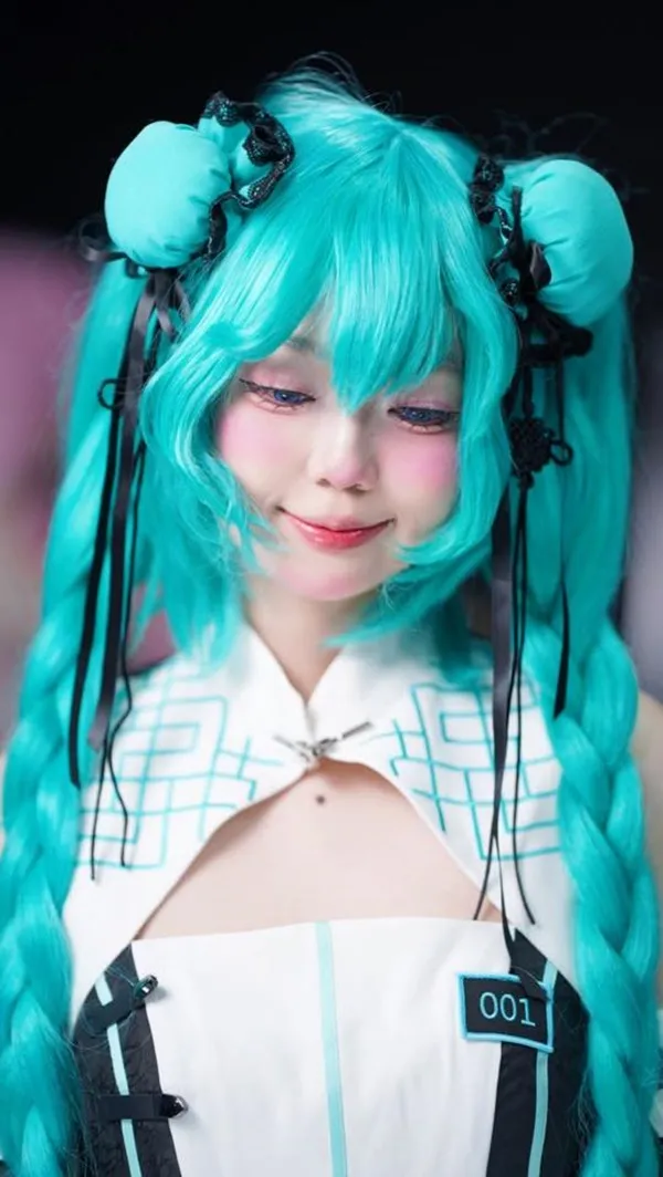 Ảnh sex hatsune miku có một người phụ nữ mái tóc dài màu xanh da