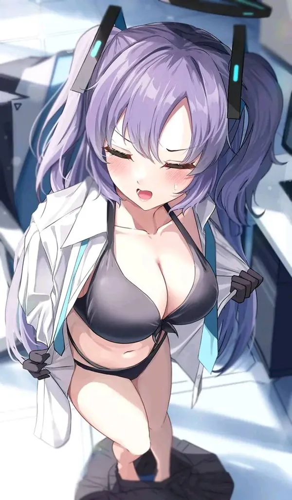 Ảnh hayase yuuka hentai cô gái có mái tóc màu tím trong áo ngực đen và quần