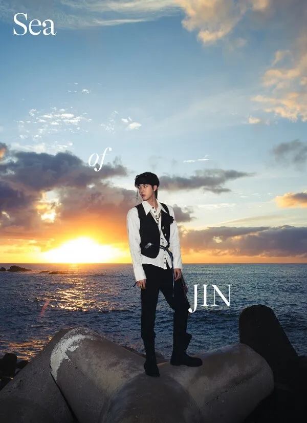 Ảnh jin bts có một người đàn ông đang đứng trên tảng đá bên mặt nước