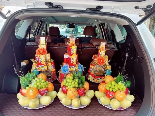 Ảnh mâm ngũ quả những chiếc giỏ trái cây ngồi phía sau xe