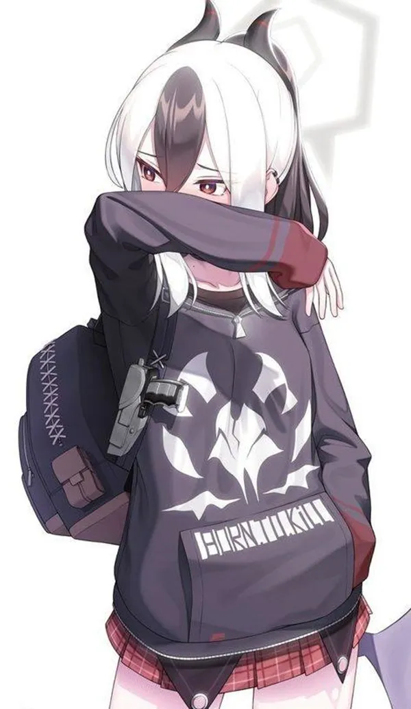 Ảnh onikata kayoko có một cô gái đang mặc áo hoodie và cầm chiếc
