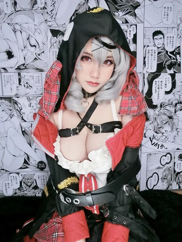 Ảnh sakamata chloe hentai có một người phụ nữ đang ngồi với chiếc mũ trùm đầu