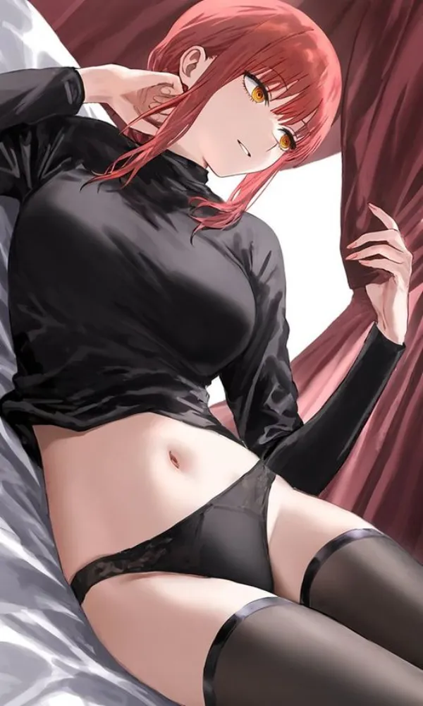 Ảnh makima hentai có một người phụ nữ đang nằm trên giường với vớ