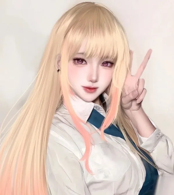 Anime shiina mahiru có một người phụ nữ mái tóc vàng dài tạo dáng cho bức tranh