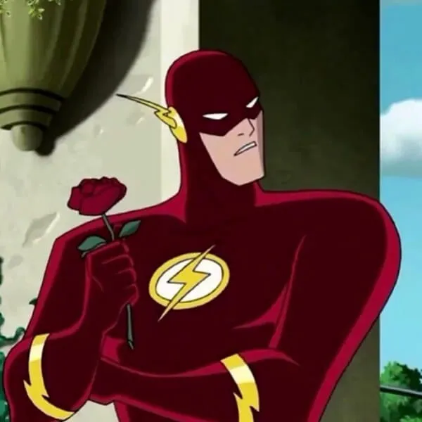 Có một người đàn ông mặc trang phục flash cầm hoa hồng