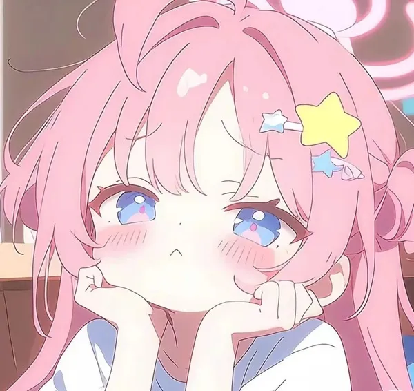 Có một cô gái anime với mái tóc hồng và ngôi sao trên đầu