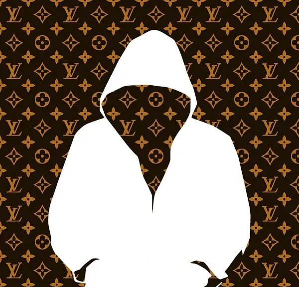 Có một hình bóng của người đàn ông mặc áo hoodie trên nền màu nâu