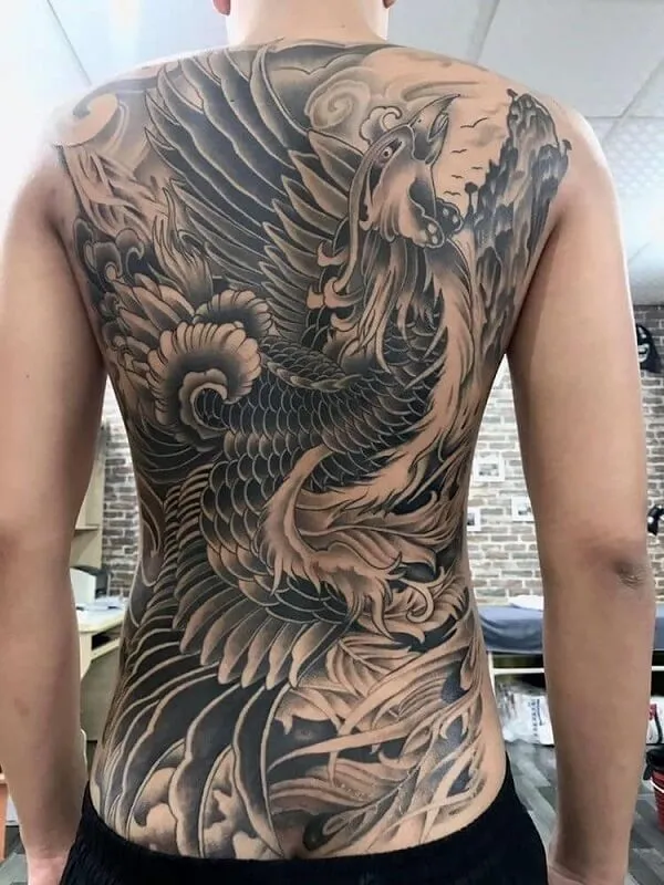 Cận cảnh một người có hình xăm trên lưng