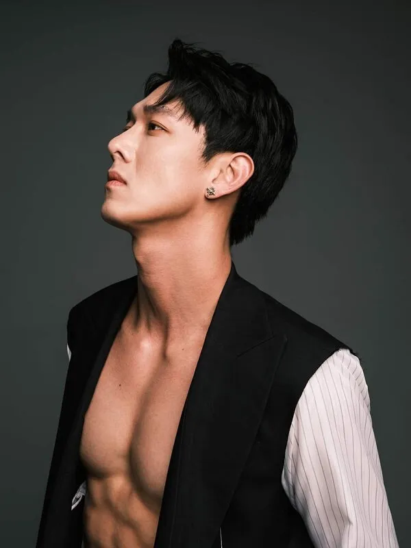 Hình ảnh hot boy đẹp trai có một người đàn ông không áo sơ mi chụp