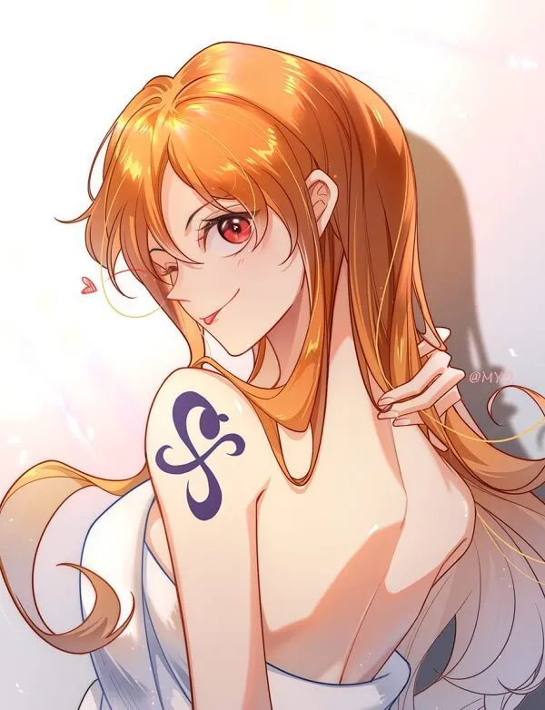 Hình ảnh nami one piece có một cô gái anime xăm trên cánh tay của mình
