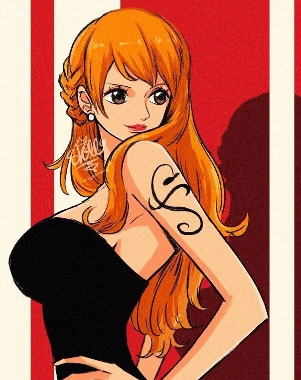 Hình ảnh nami one piece cô gái mặc váy đen đang tạo dáng cho máy với xăm trên cánh tay