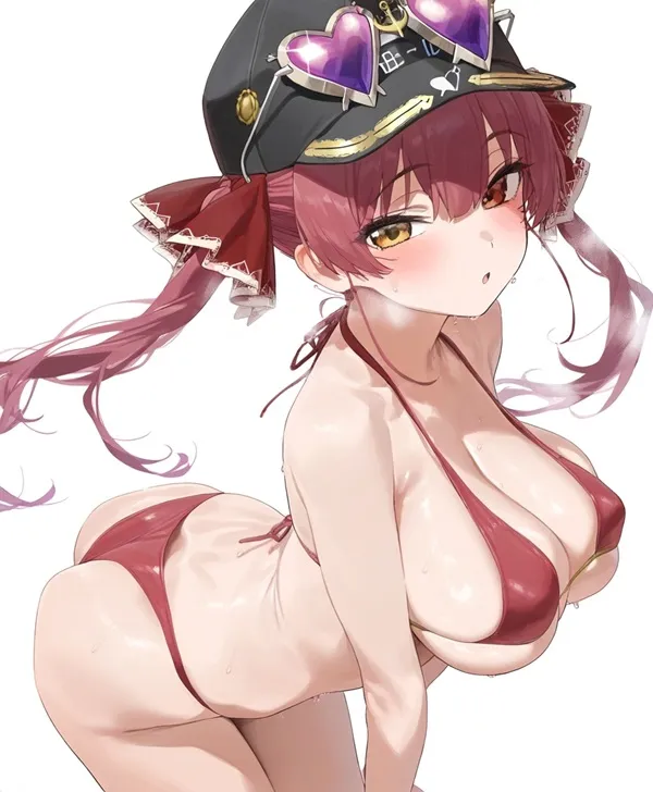 Ảnh houshou marine hentai cô gái anime mặc bộ bikini màu đỏ với chiếc mũ trên đầu