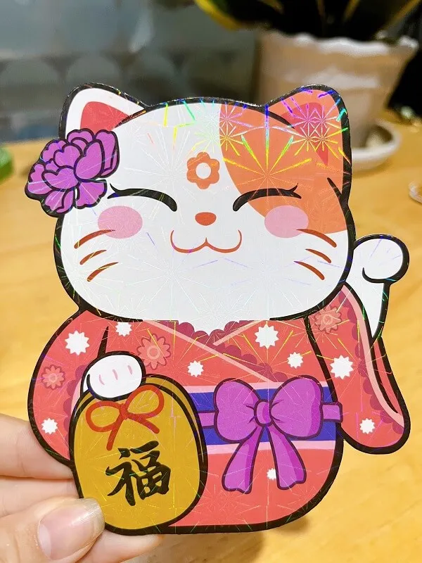 Bao lì xì có một người cầm cái giấy của con mèo