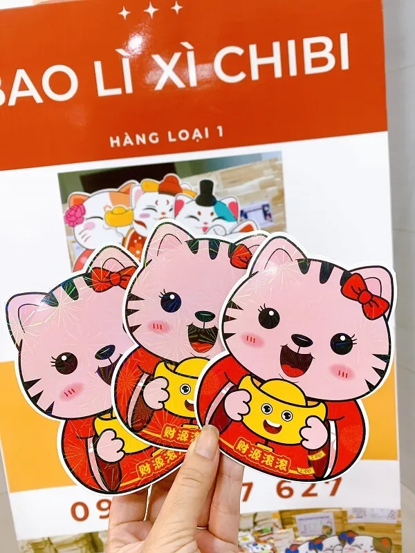 Lì xì có một người giữ cặp nhãn dán hello kitty